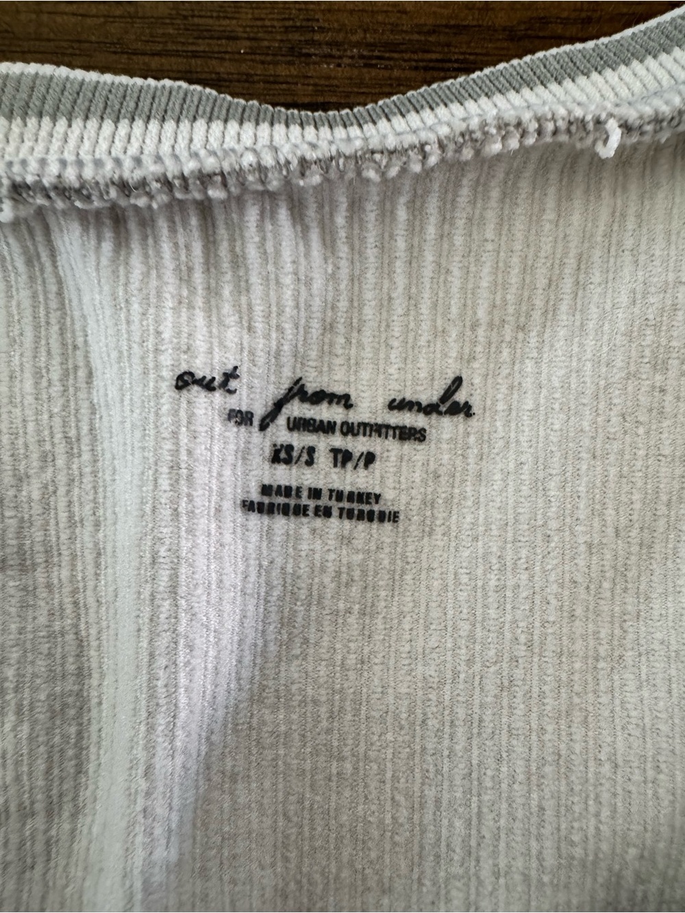Urban Outfitters Off-White Ribbed Henley Crop Top - Picture 2 of 6